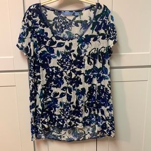 Simply Vera Sz XL tunic. Polyester blue, green, white floral. Slightly fitted.